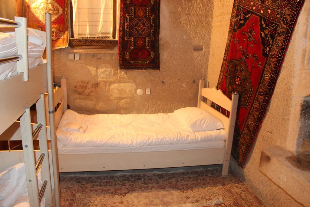 Stay In Peace Cave Hostel Гореме Номер фото