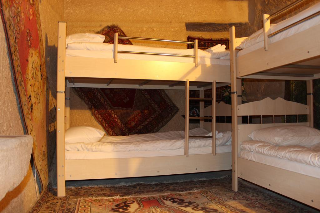 Stay In Peace Cave Hostel Гореме Номер фото