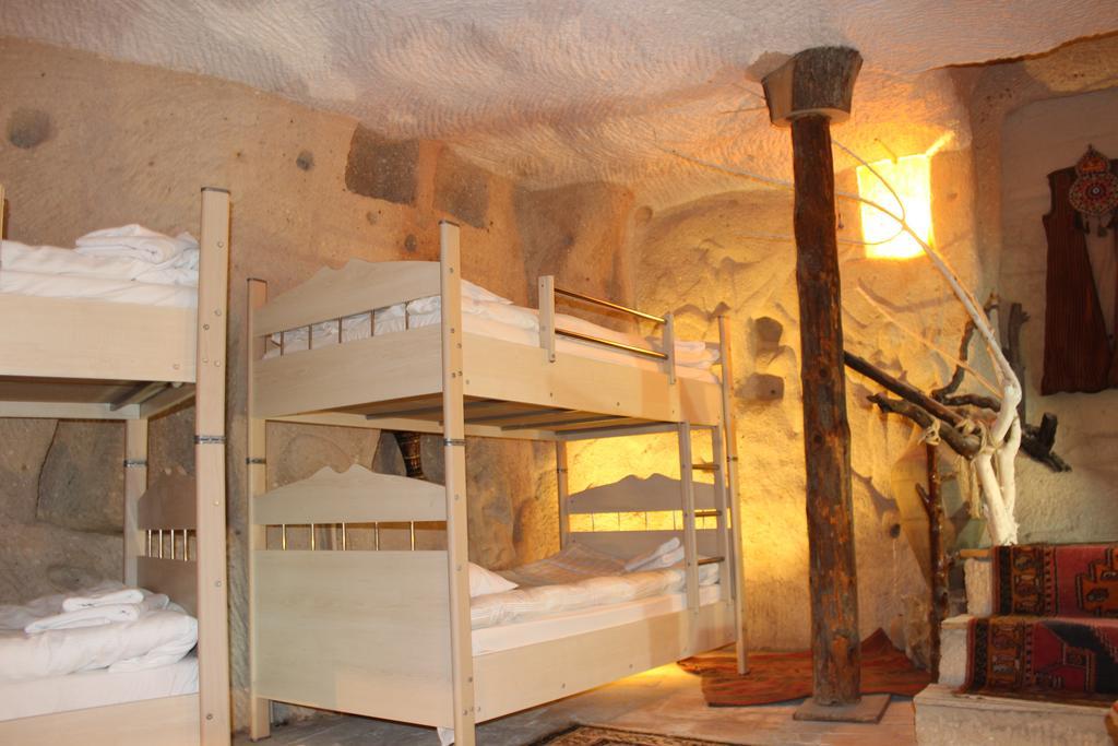Stay In Peace Cave Hostel Гореме Номер фото