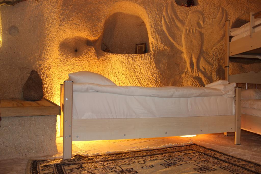Stay In Peace Cave Hostel Гореме Номер фото