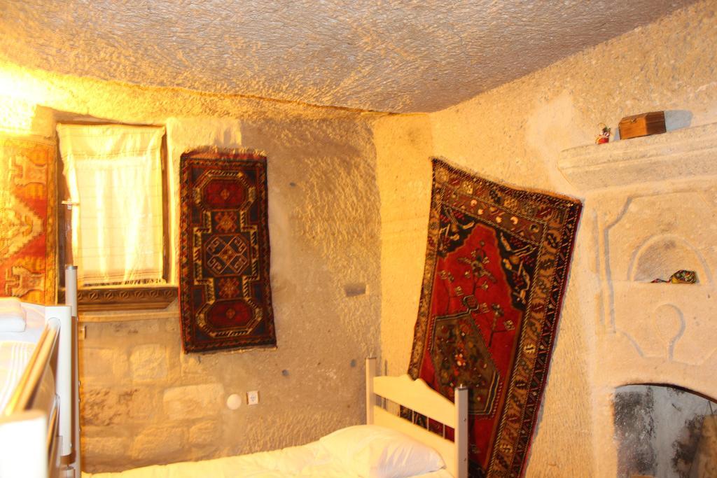 Stay In Peace Cave Hostel Гореме Номер фото